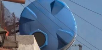 Con ingenio y fuerza bruta suben gigantesco tinaco en azotea