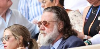 VIDEO: Russell Crowe se enfrenta a fanáticos en París