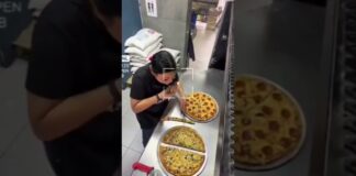 Empleada hace ‘truco’ para comerse la pizza de los clientes
