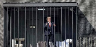 “Donald Trump” aparece tras las rejas en plaza de Teherán