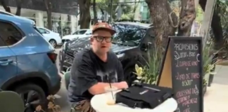 Cancelan evento de DJ extranjero que mandó callar a mexicanas por reírse en cafetería